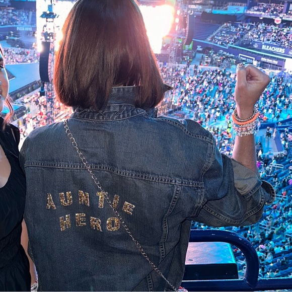 Auntie Hero Gap 1969 vintage Jean jacket AUTHENTIC TAYLOR SWIFT CONCERT JACKET - Picture 1 of 9